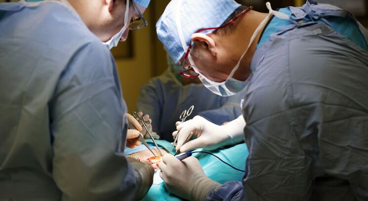 La bărbați, intervenția chirurgicală se efectuează în stadii avansate ale prostatitei cronice